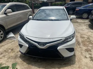 Toyota Camry XSE FWD (2.5L 4cyl 8AM) 2018 White