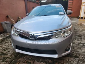 Toyota Camry XLE 4dr Sedan (2.5L 4cyl 6A) 2012 Silver