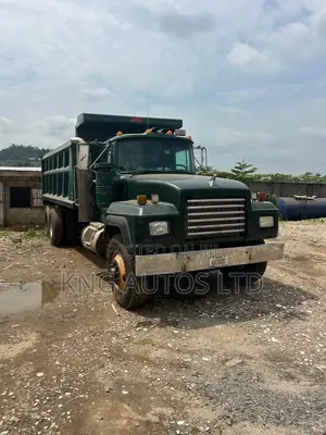 Mack Big Bucket Truck