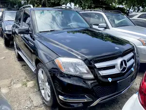 Mercedes-Benz GLK-Class Base GLK 350 4dr AWD 4MATIC (3.5L 6cyl 7A) 2015