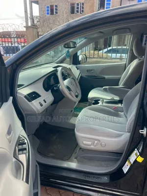 Toyota Sienna L 7-Passenger 4dr Minivan (3.5L 6cyl 6A) 2014 Blue