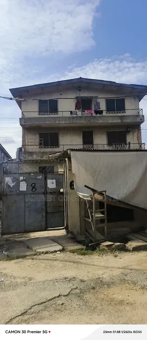 3bdrm Block of Flats in New Garage / Ojota for sale