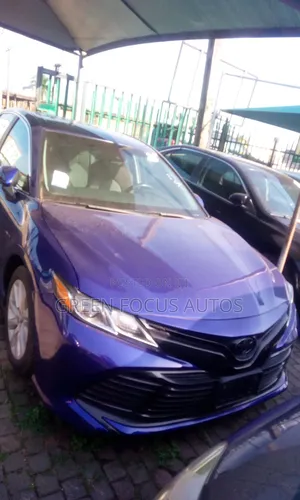Toyota Camry LE FWD (2.5L 4cyl 8AM) 2018 Blue