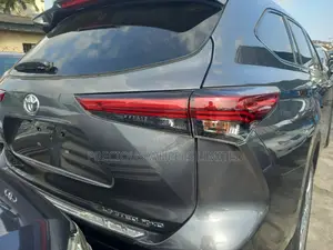 Toyota Highlander 2022 Gray