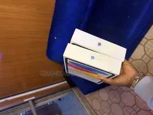 New Apple iPad (2025) 256 GB Silver