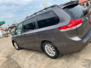 Toyota Sienna 2011 Gray