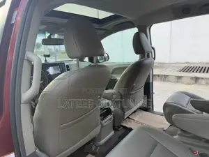 Toyota Sienna XLE 8 Passenger (3.5L 6cyl 8A) 2017 Maroon