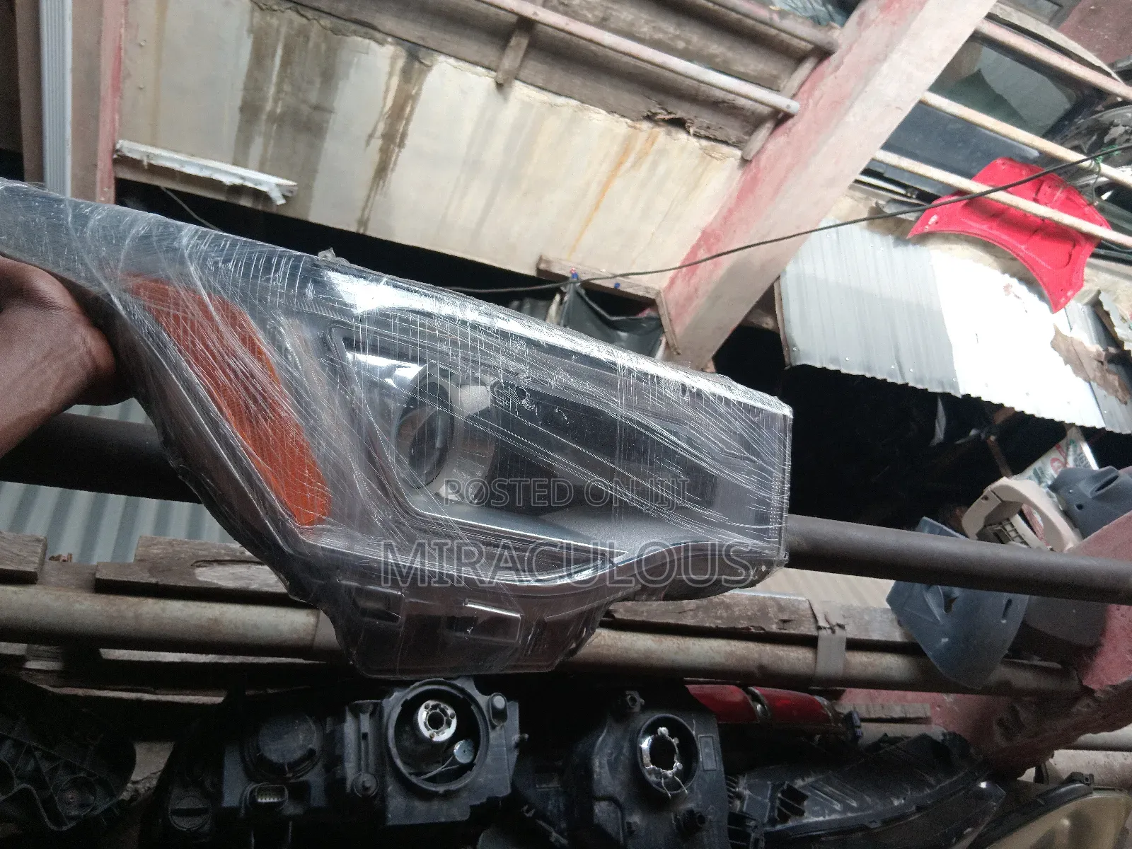 Headlight GMC Acadia 2018