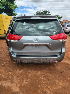 Toyota Sienna 2014 Blue