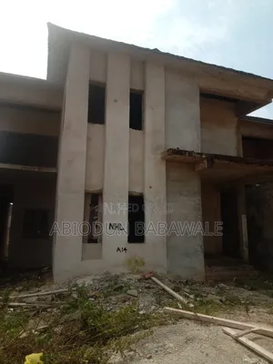 4bdrm Duplex in Admiralty Estate for sale