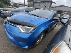 Toyota RAV4 XLE AWD (2.5L 4cyl 6A) 2017 Blue