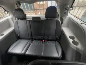 Toyota Sienna XLE AWD 7-Passenger 2013 Silver