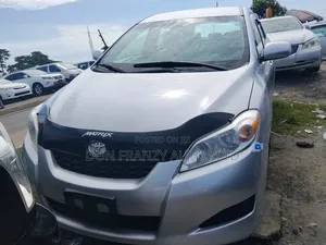 Toyota Matrix Hatchback FWD (1.8L 4cyl 5M) 2009 Silver