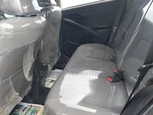 Toyota Matrix Hatchback FWD (1.8L 4cyl 5M) 2009 Silver