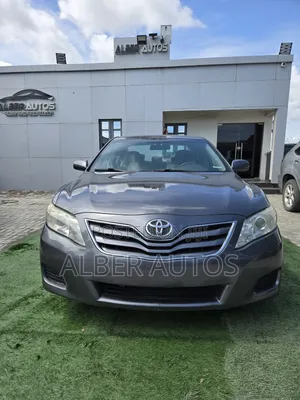 Toyota Camry LE 4dr Sedan (2.5L 4cyl 6A) 2011 Gray