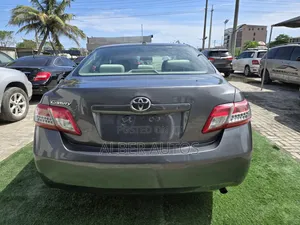 Toyota Camry LE 4dr Sedan (2.5L 4cyl 6A) 2011 Gray