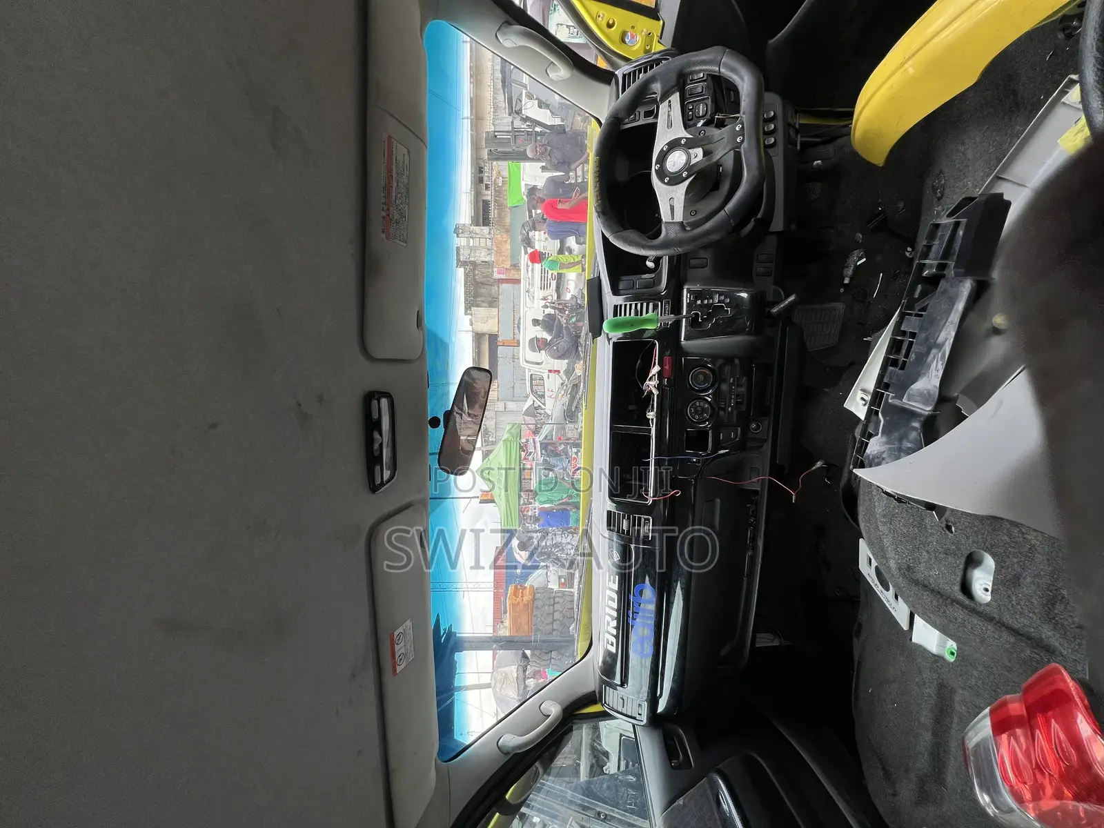 Toyota HiAce 2010 Yellow