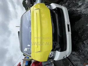 Toyota HiAce 2010 Yellow