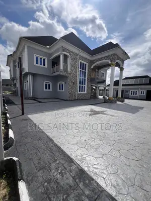 7bdrm Duplex in Warri for sale