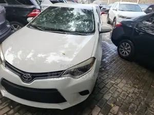 Toyota Corolla LE 4dr Sedan (1.8L 4cyl CVT) 2014 White