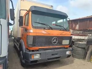 Mercedes Benz Container Truck 22ft Length