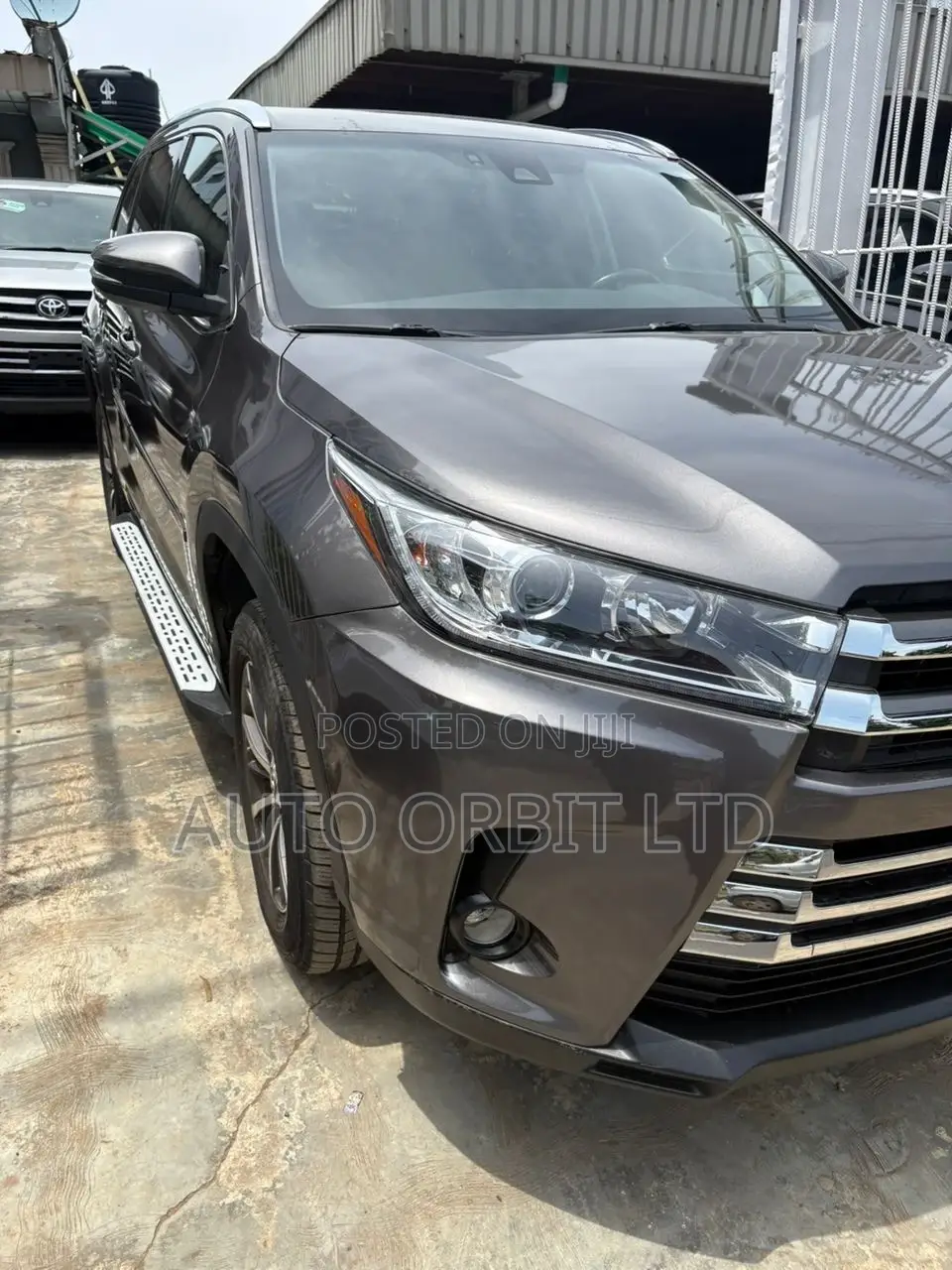 Toyota Highlander XLE 4x4 V6 (3.5L 6cyl 8A) 2018 Gray