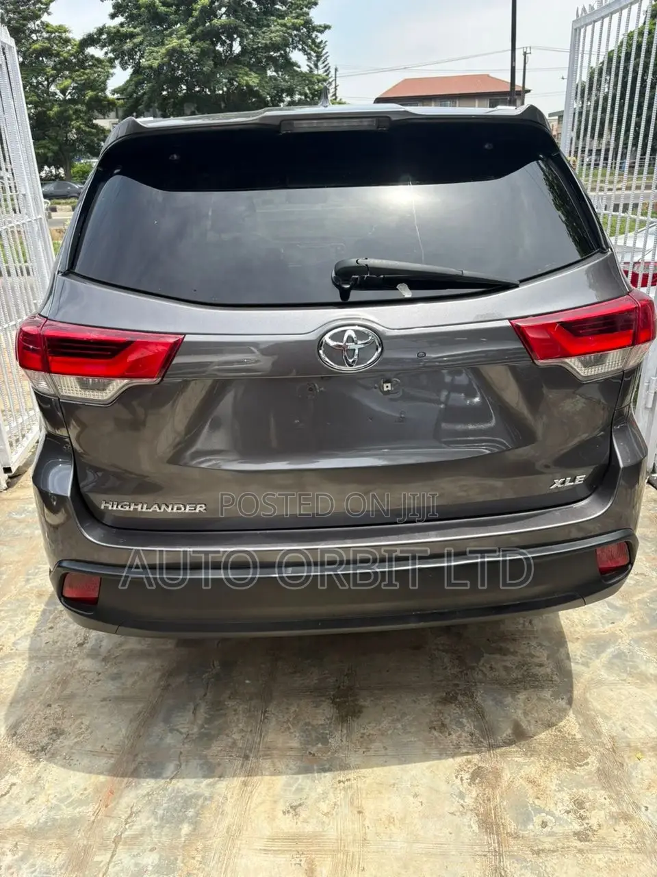 Toyota Highlander XLE 4x4 V6 (3.5L 6cyl 8A) 2018 Gray