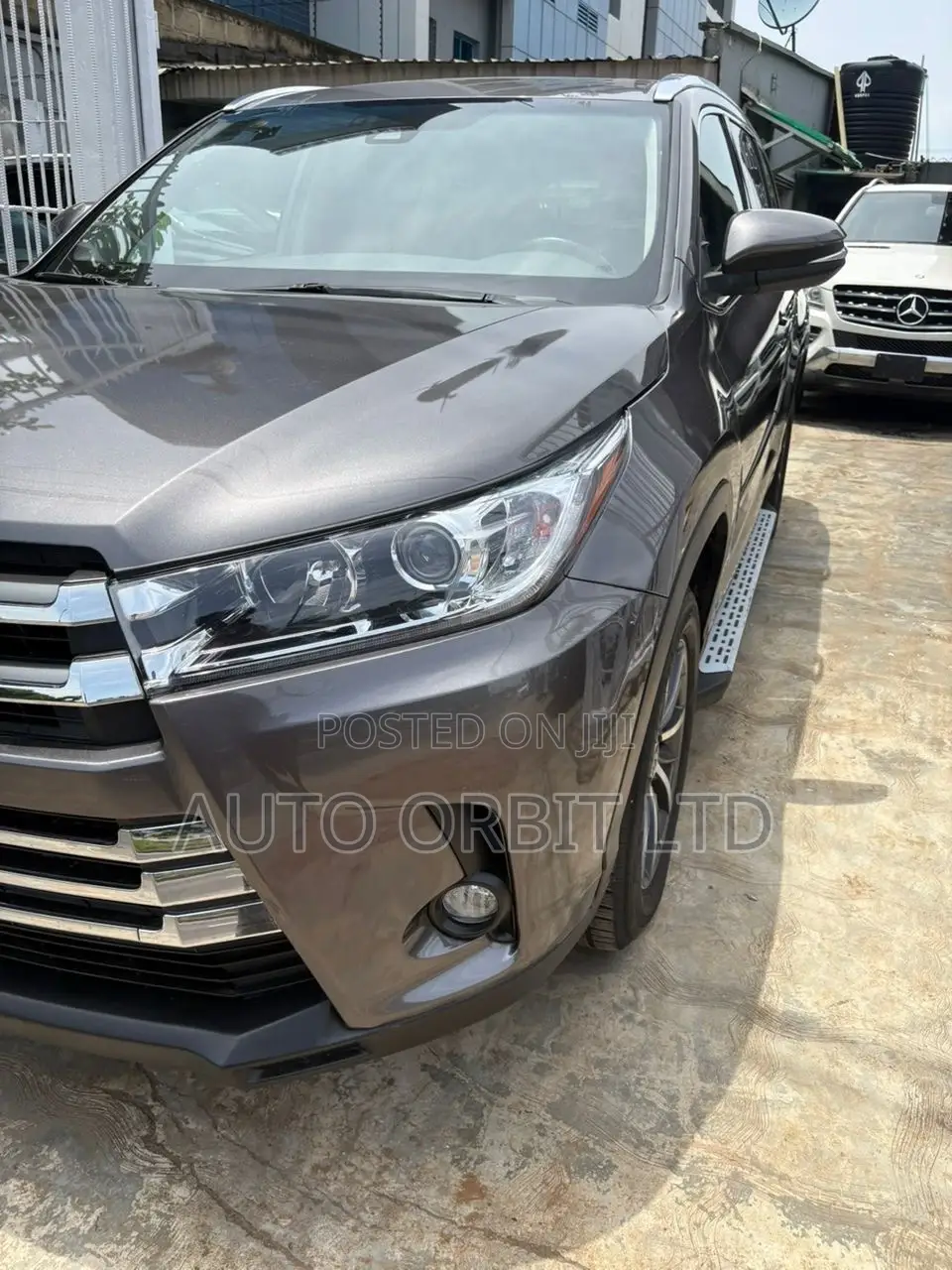 Toyota Highlander XLE 4x4 V6 (3.5L 6cyl 8A) 2018 Gray