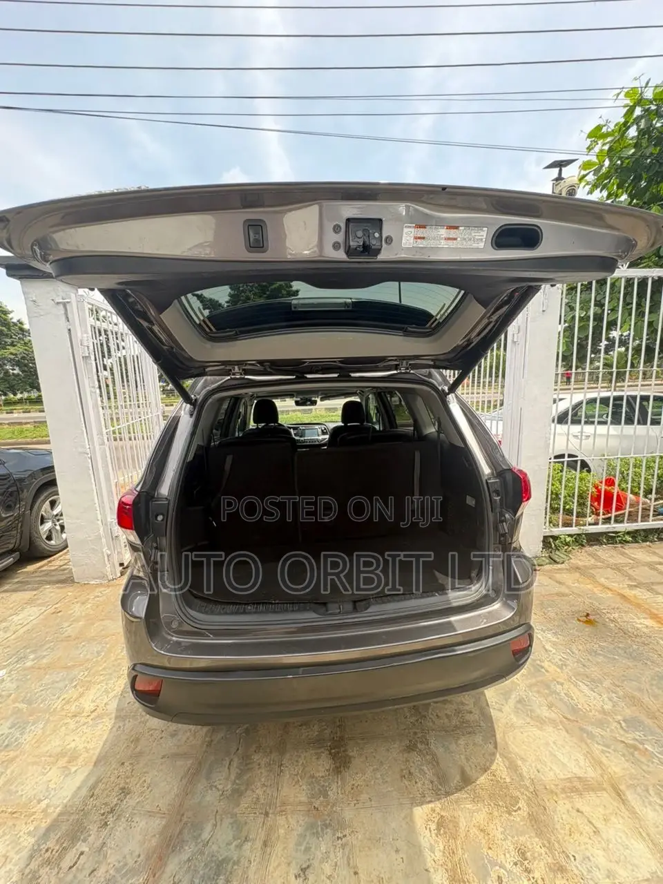 Toyota Highlander XLE 4x4 V6 (3.5L 6cyl 8A) 2018 Gray