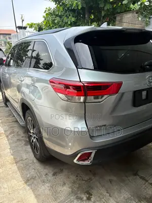 Toyota Highlander 2018 Silver