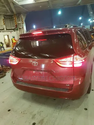Toyota Sienna Limited Premium 7 Passenger (3.5L 6cyl 8A) 2017 Red