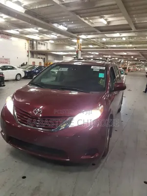 Toyota Sienna Limited Premium 7 Passenger (3.5L 6cyl 8A) 2017 Red