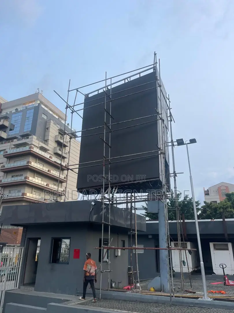 Advert Billboard Digital