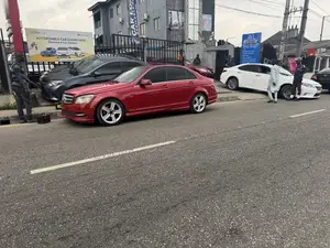 Mercedes-Benz C300 2011 Red