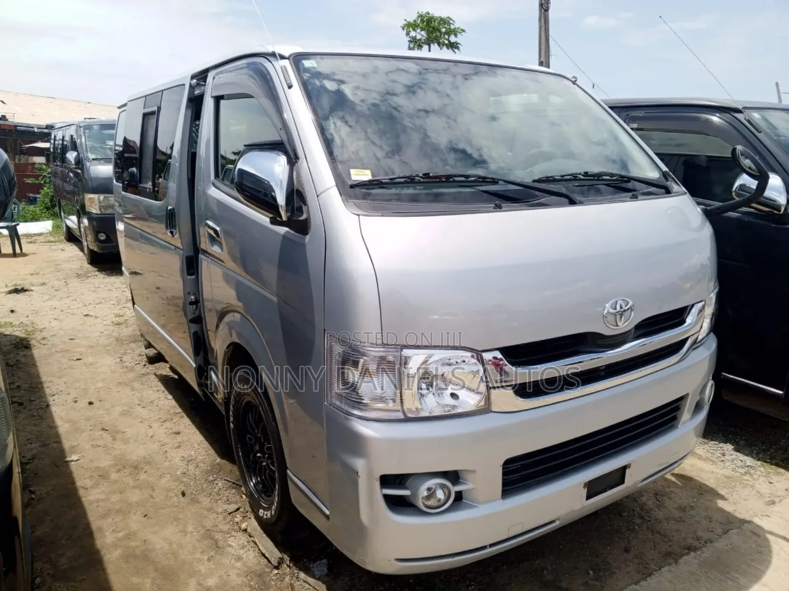 Toyota HiAce 2010 Silver