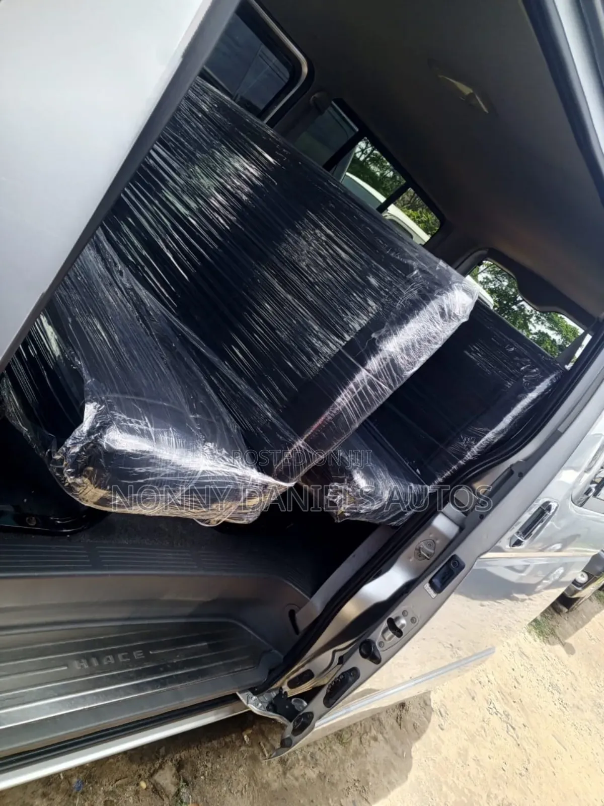 Toyota HiAce 2010 Silver