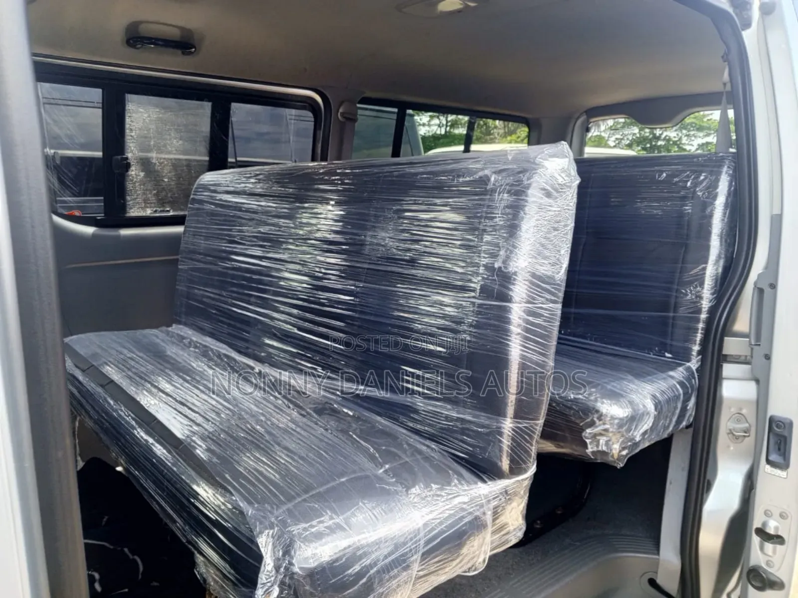 Toyota HiAce 2010 Silver