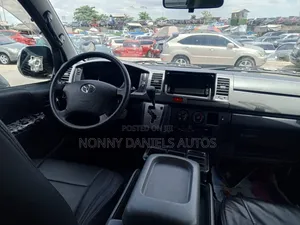 Toyota HiAce 2010 Silver