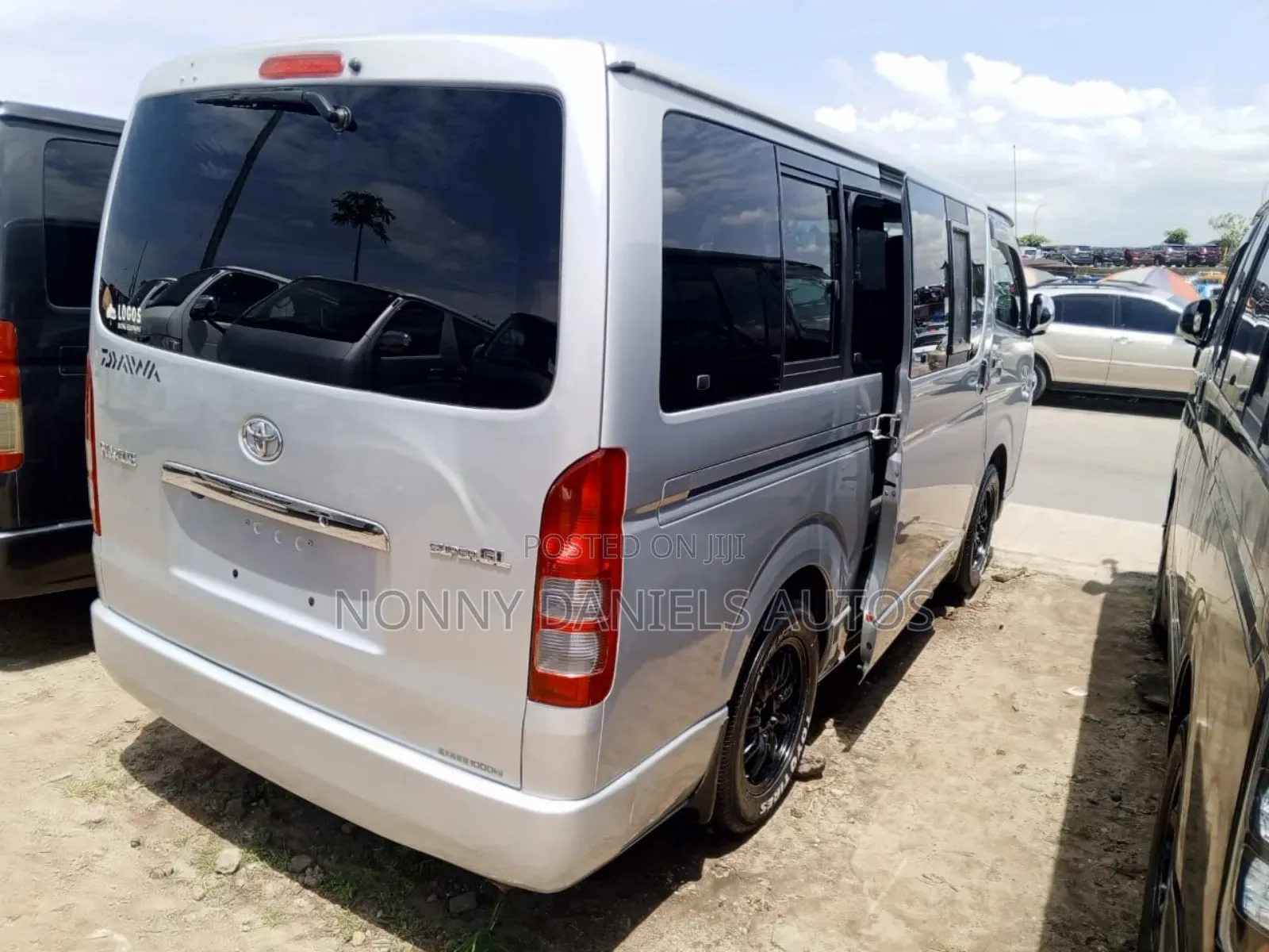 Toyota HiAce 2010 Silver