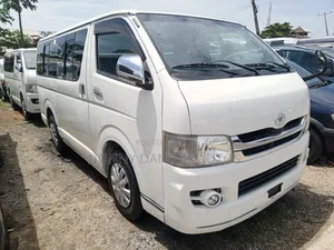 Toyota HiAce 2010 White