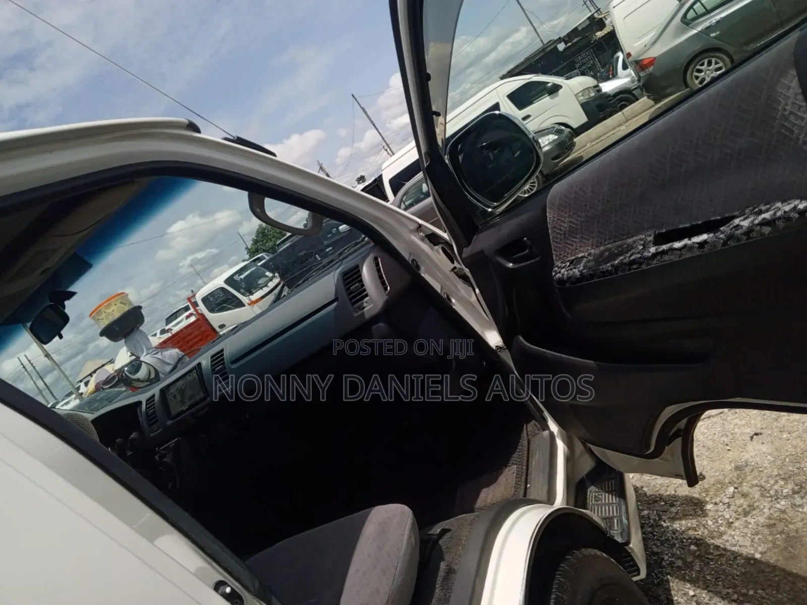 Toyota HiAce 2010 White