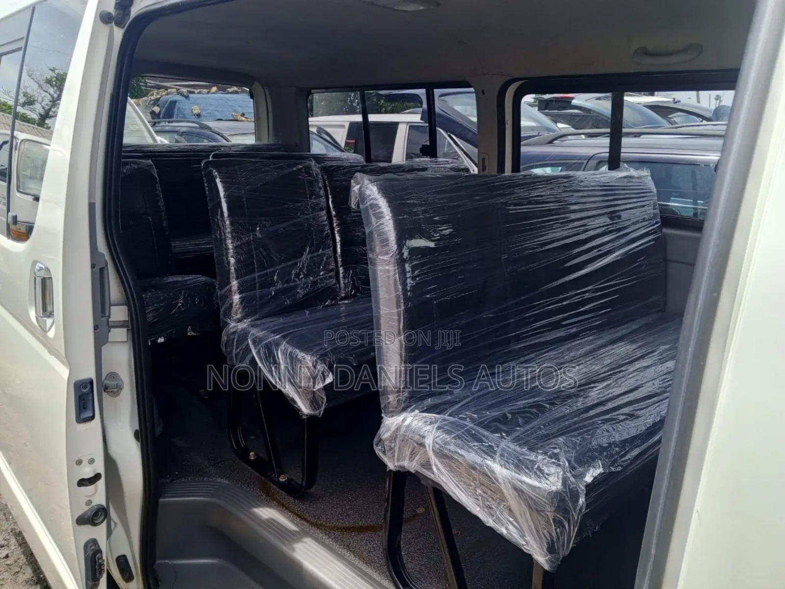 Toyota HiAce 2010 White