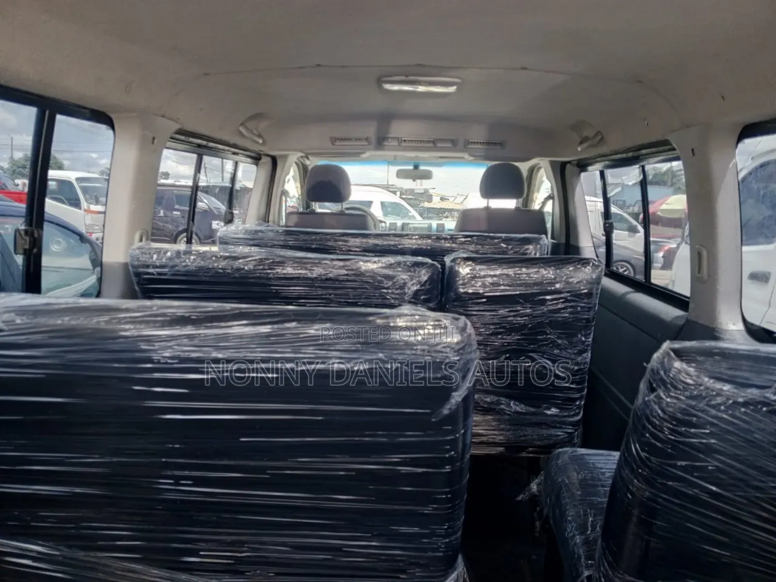 Toyota HiAce 2010 White