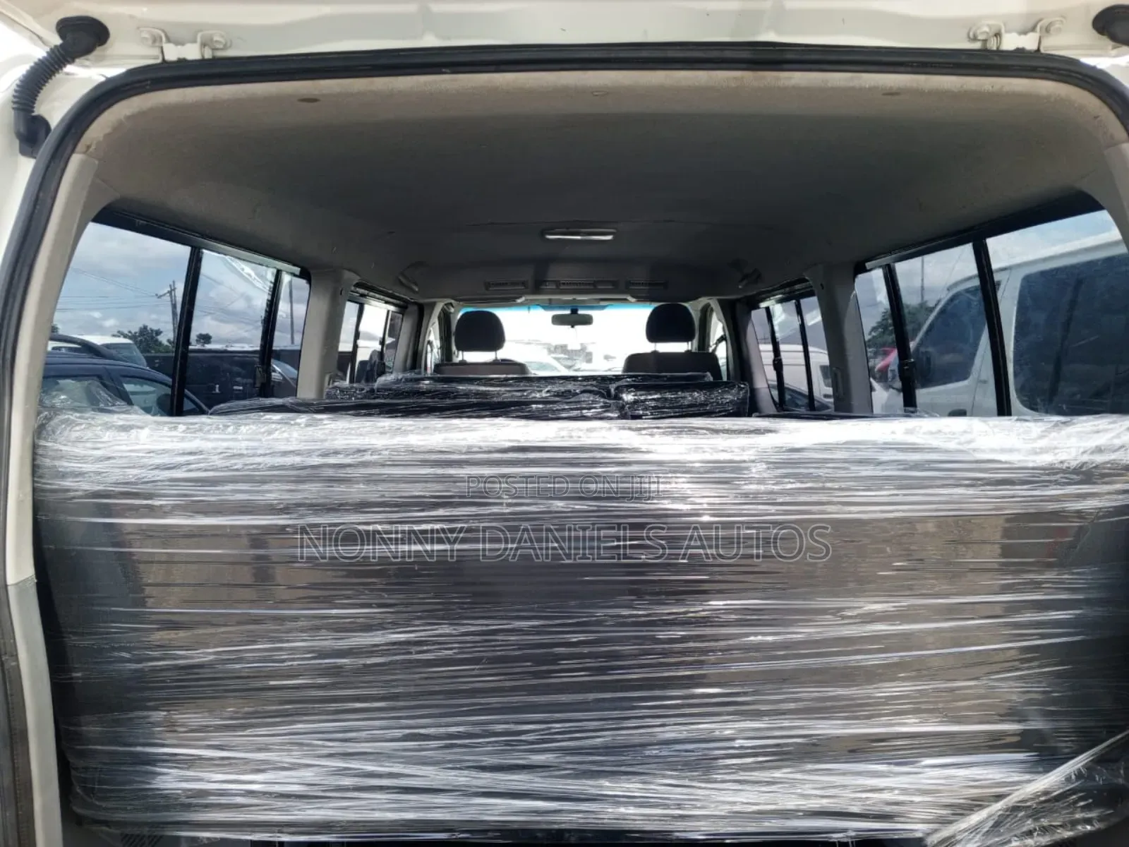 Toyota HiAce 2010 White