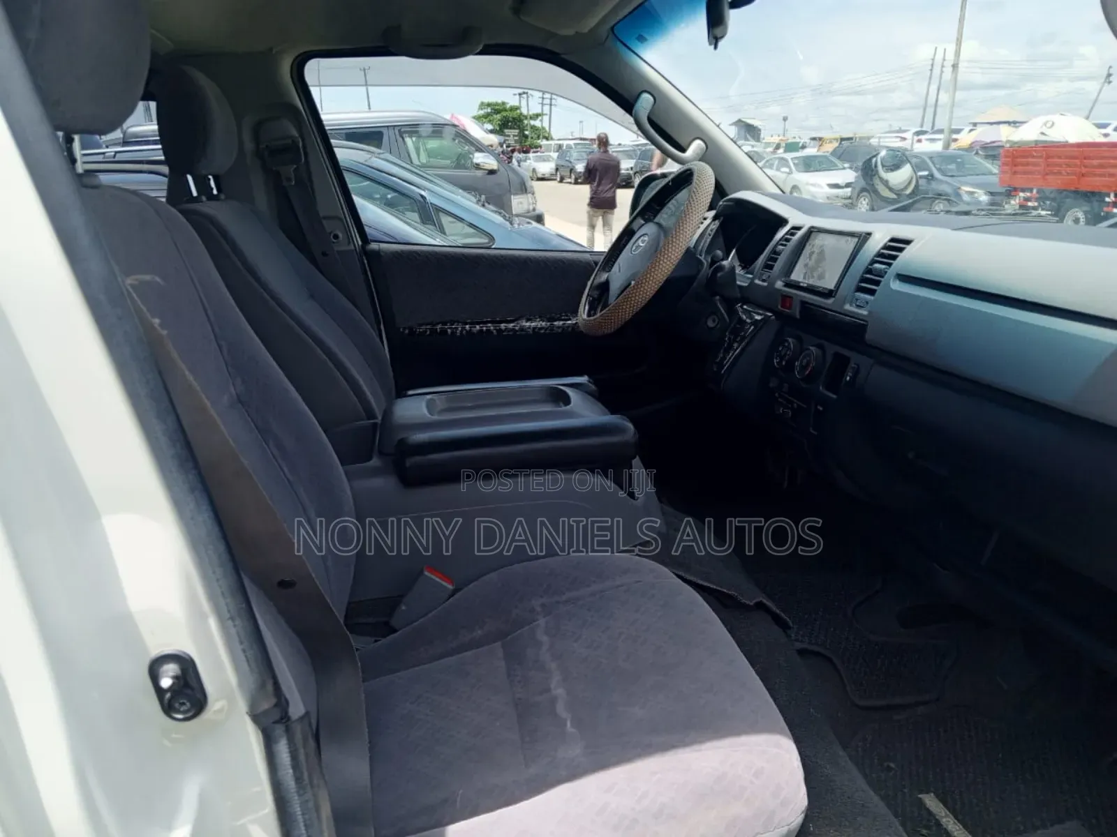 Toyota HiAce 2010 White