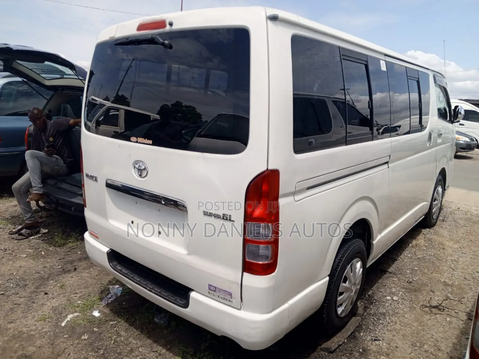 Toyota HiAce 2010 White