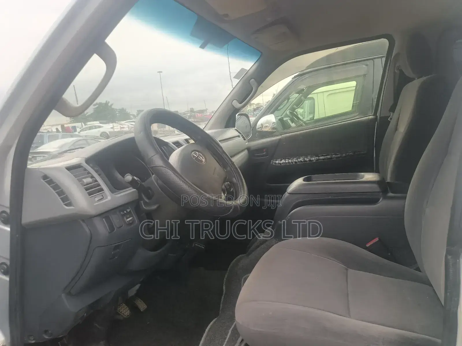 Toyota HiAce 2012 Silver