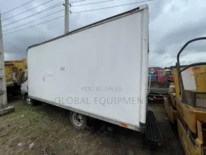 Van Mitshibushi Truck