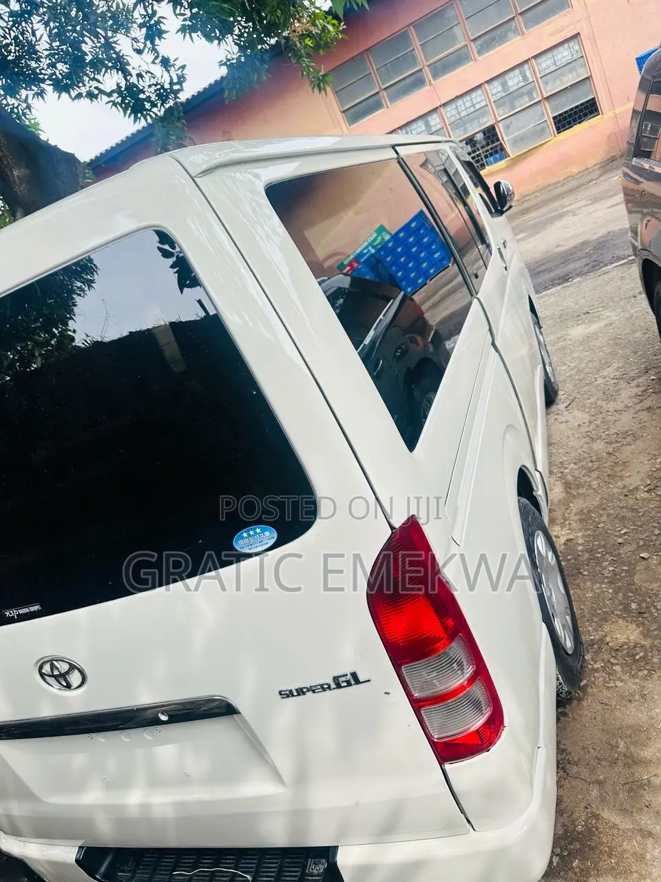 Toyota HiAce 2012 White