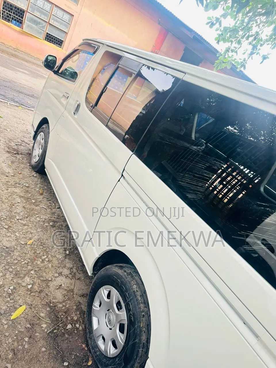 Toyota HiAce 2012 White